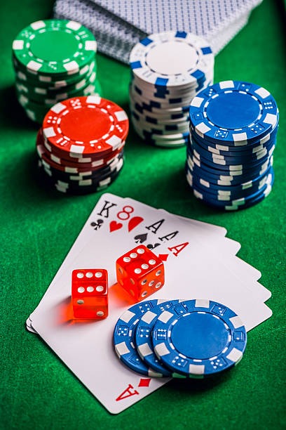 api88 Domino QQ table interface showing tiles, pot, and player positions