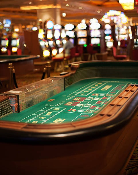 Live casino game streaming with live dealer